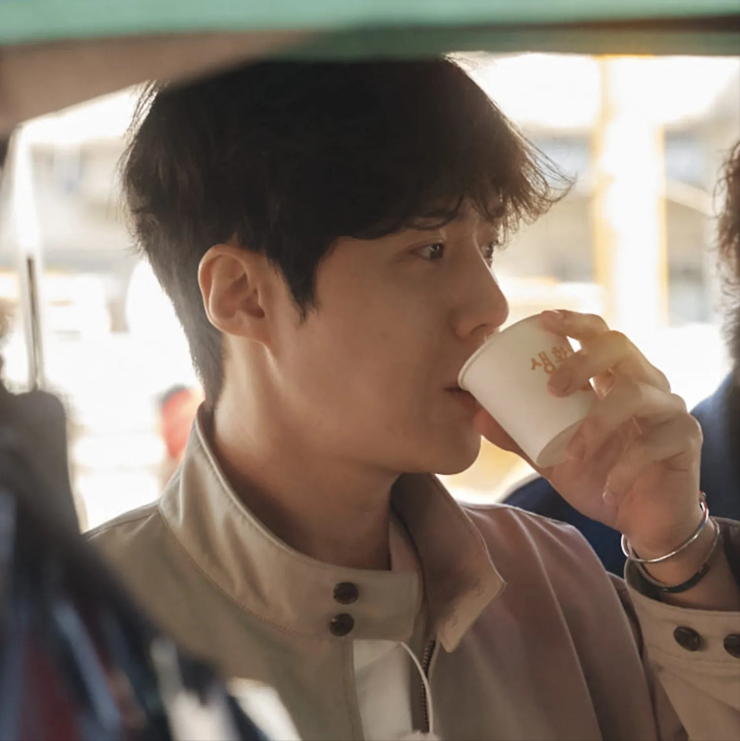 Behind-the-scenes cut of Kim Seonho