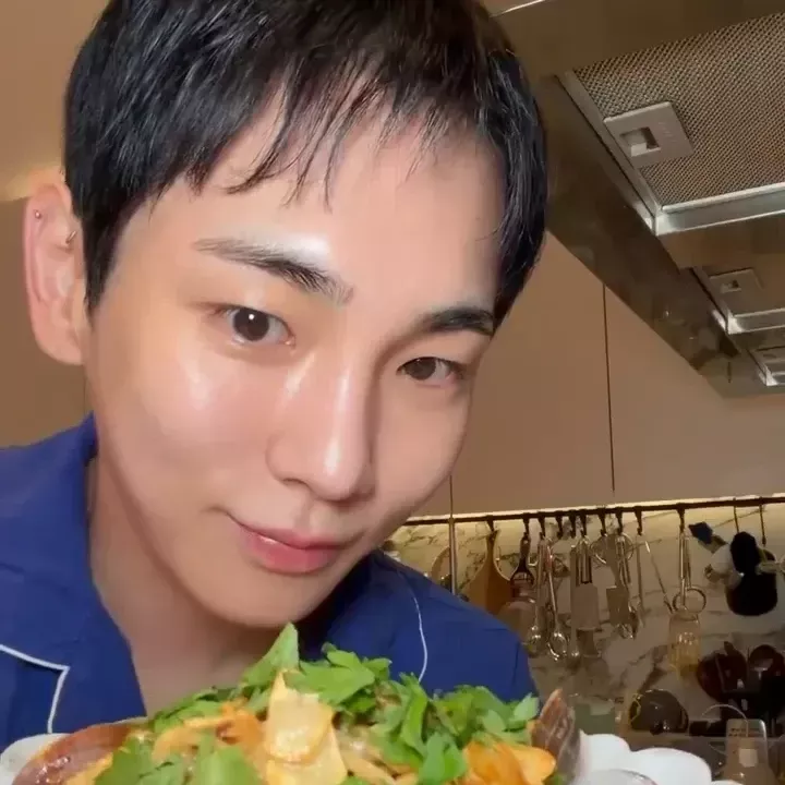 A moment captured by a fan of Key