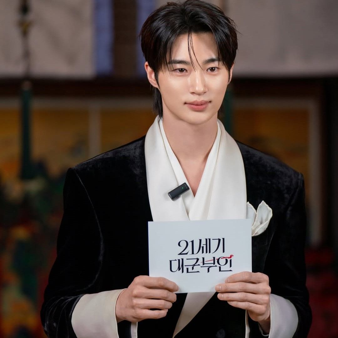 Recent activity shot of Byeon Wooseok