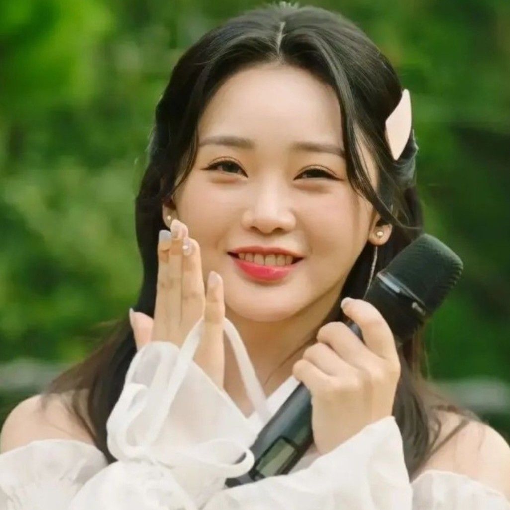 Latest photo of Hong Jiyoon