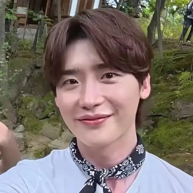 A moment captured by a fan of Lee Jongsuk