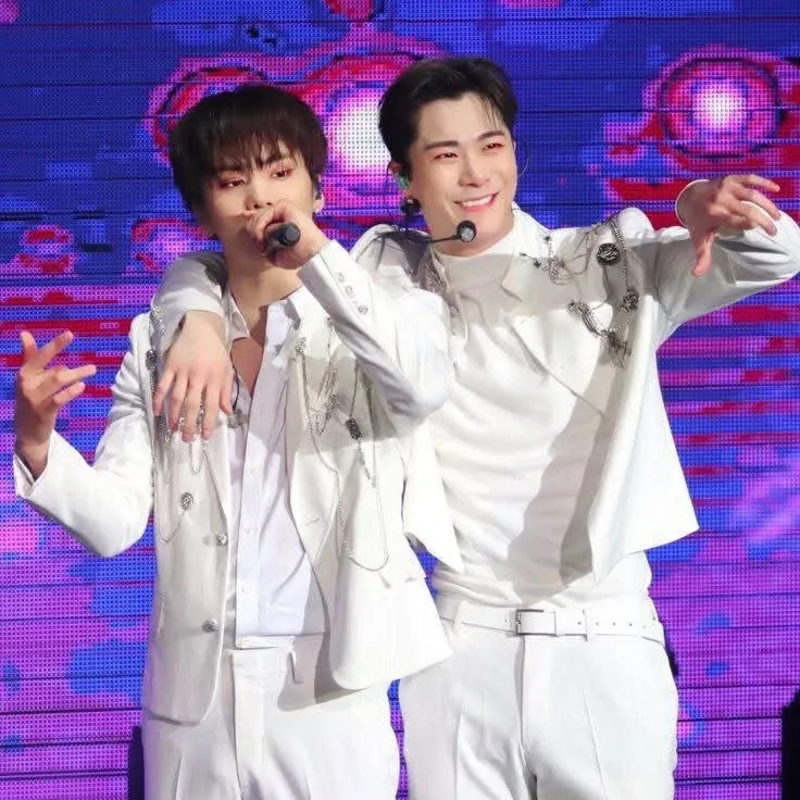 A moment captured by a fan of Cha Eunwoo