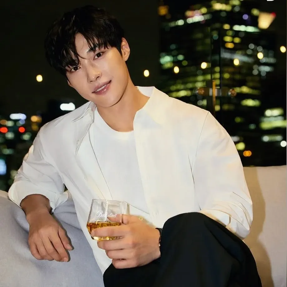Behind-the-scenes cut of Woo Dohwan