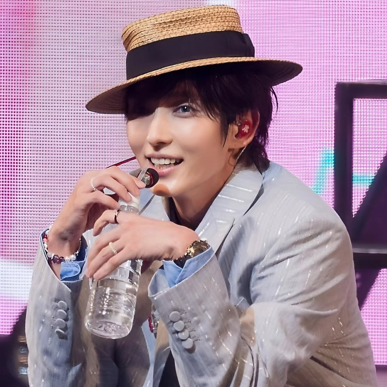 Behind-the-scenes cut of Lee Joongi