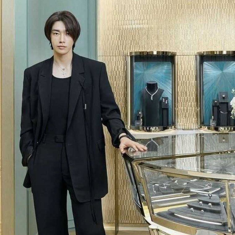 A moment captured by a fan of Kim Youngkwang