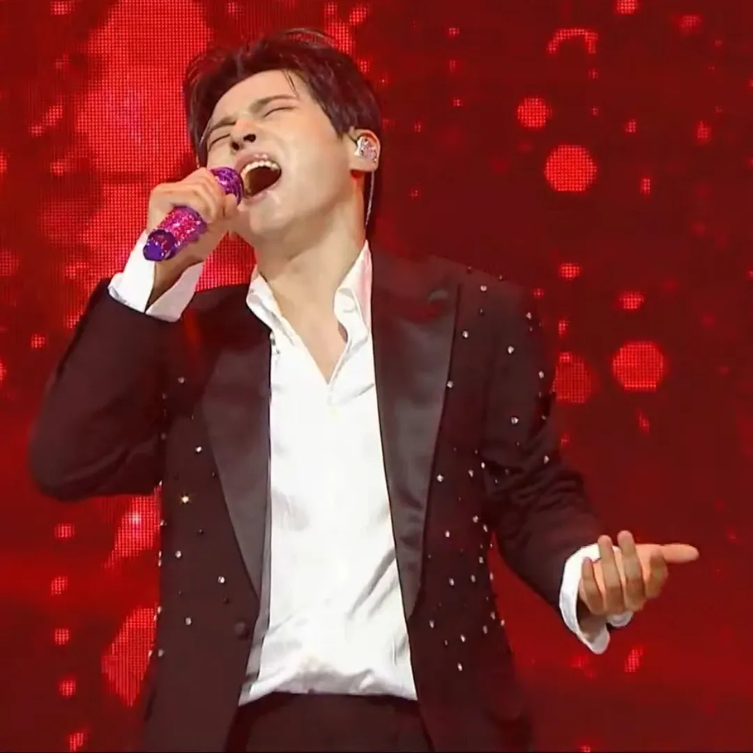 A moment captured by a fan of Seong Ri