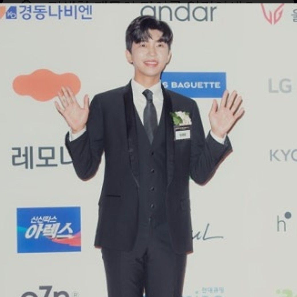 Foto kegiatan terbaru dari Lim Youngwoong