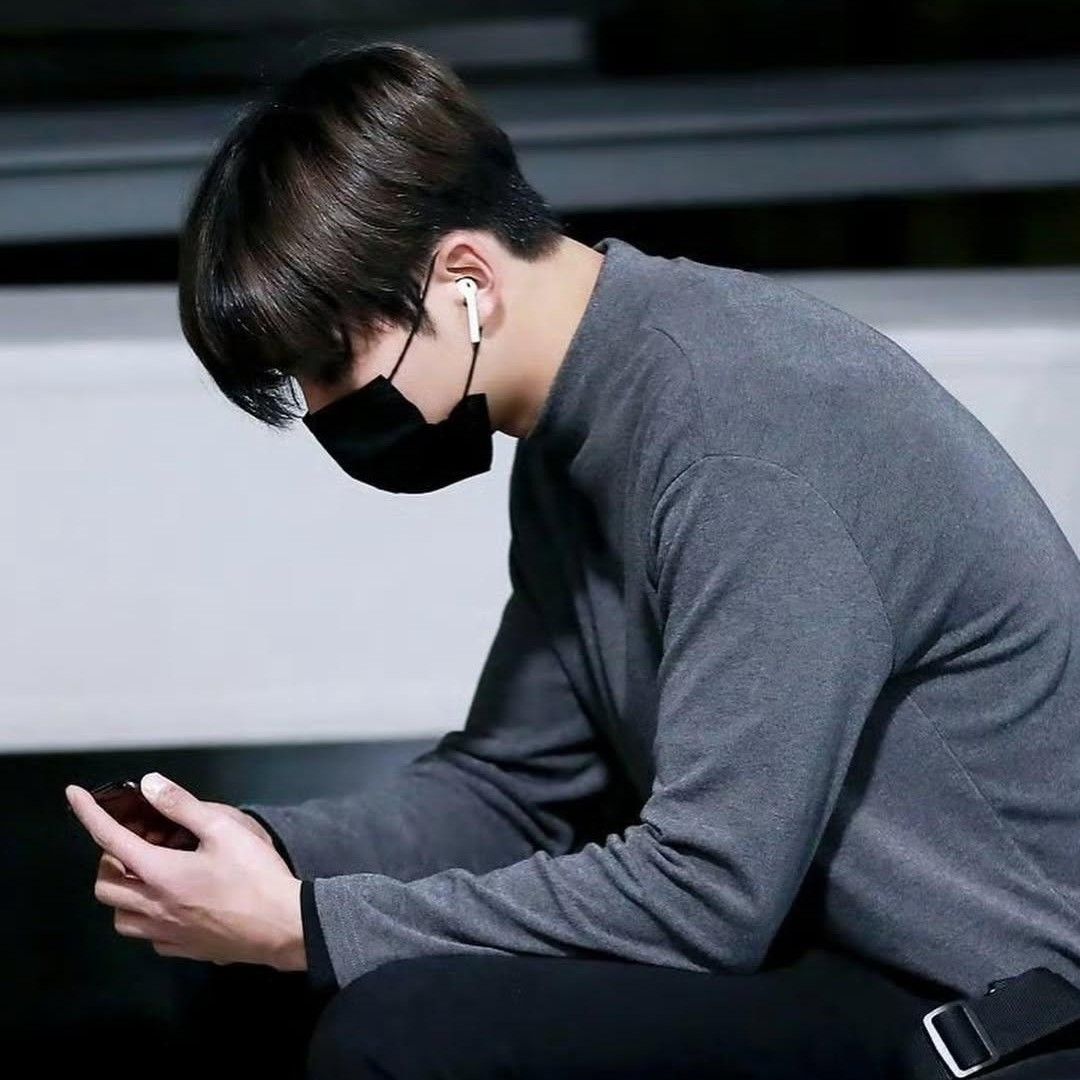 Cuplikan di balik layar dari Rowoon