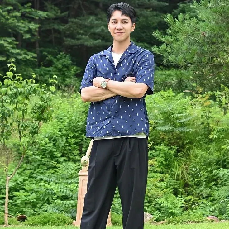Latest photo of Lee Seunggi