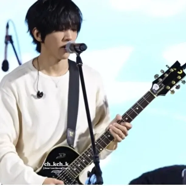 Behind-the-scenes cut of Lee Seungyoon