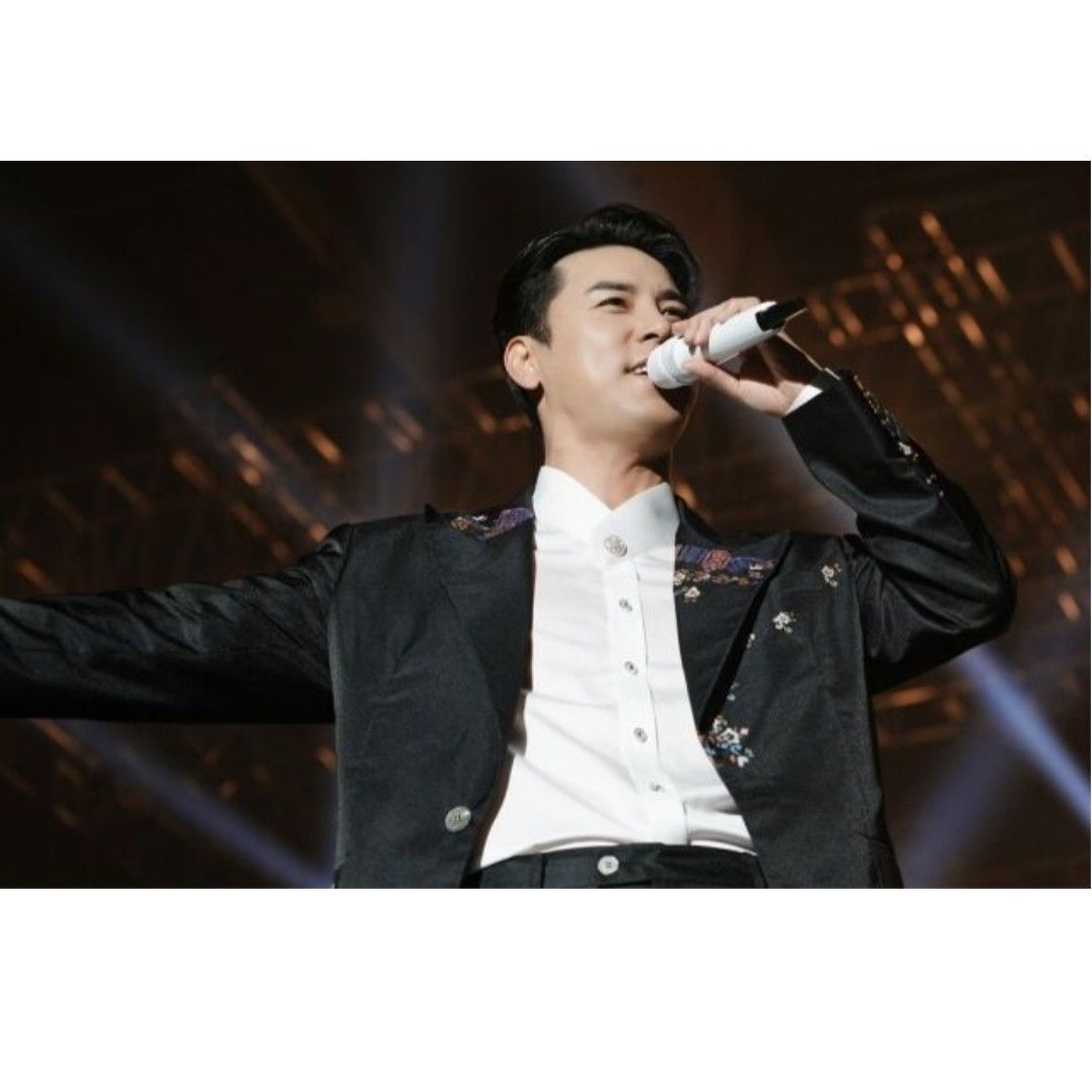 チャン・ミンホの最近の活動ショット