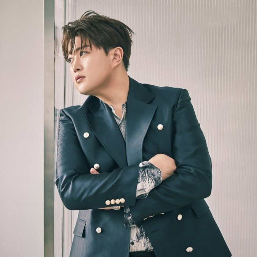 粉絲拍下的金浩中瞬間