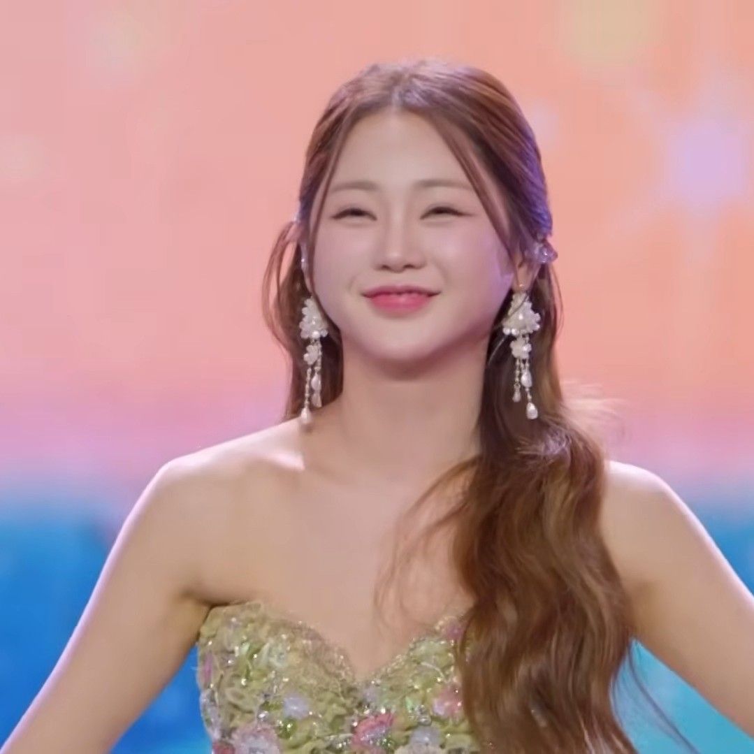 Momen yang diabadikan oleh penggemar Hong Jiyoon