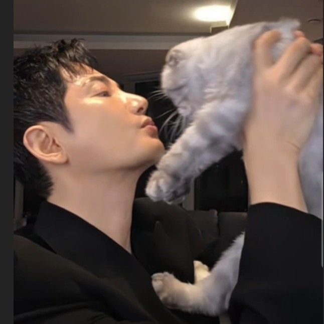 Recent activity shot of Park Sihoo