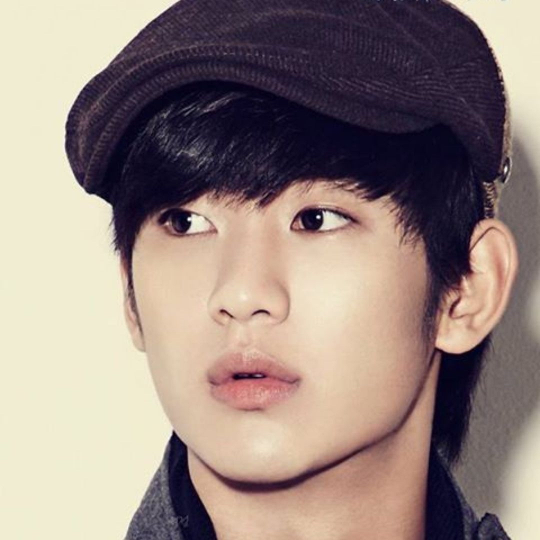 金秀賢的最新照片