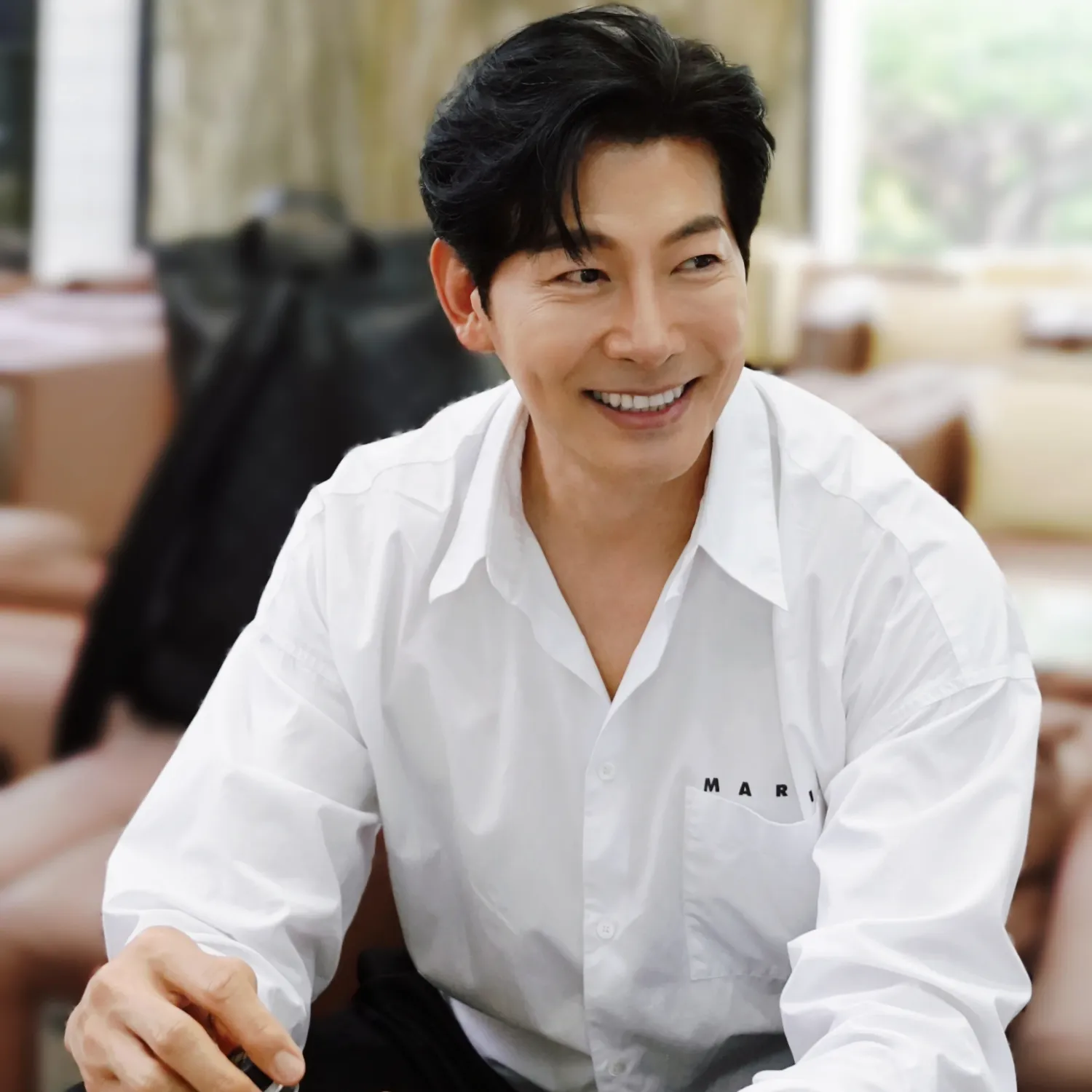 Behind-the-scenes cut of Kim Yongpil