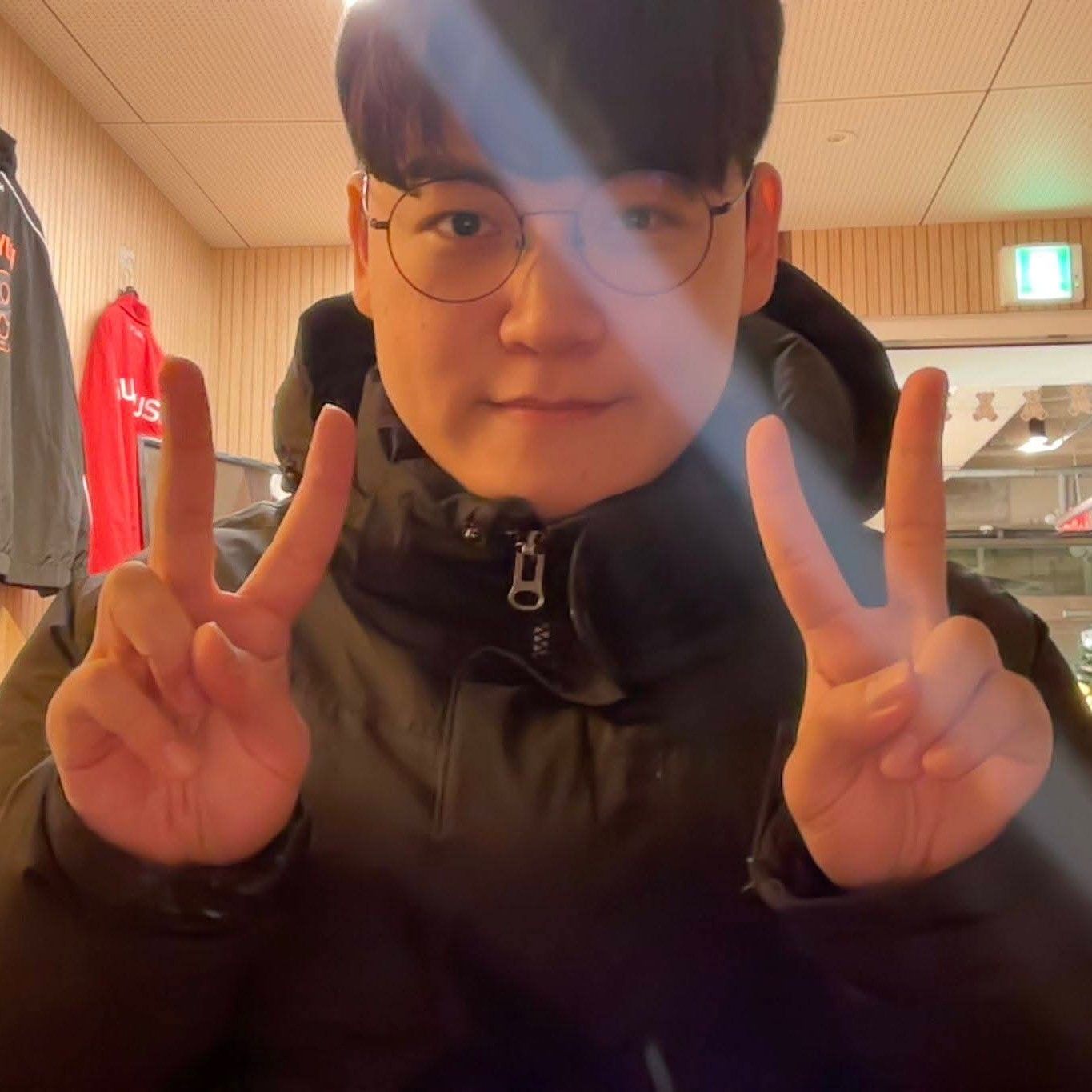 Behind-the-scenes cut of Gumayusi