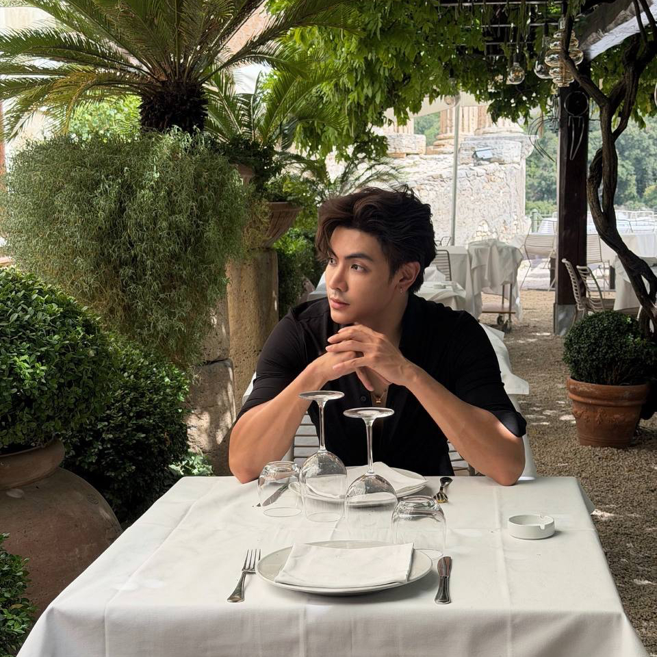 A moment captured by a fan of Joong Archen Aydin