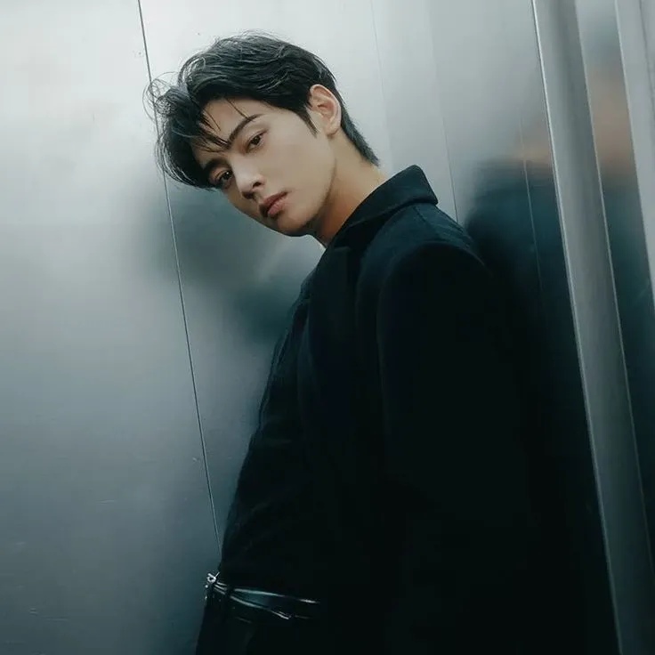 Latest photo of Cha Eunwoo