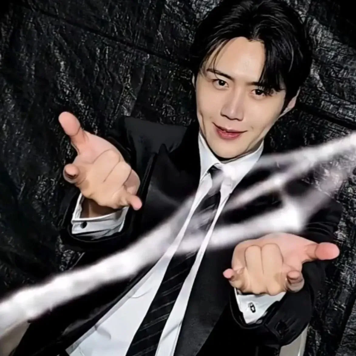 Behind-the-scenes cut of Kim Seonho
