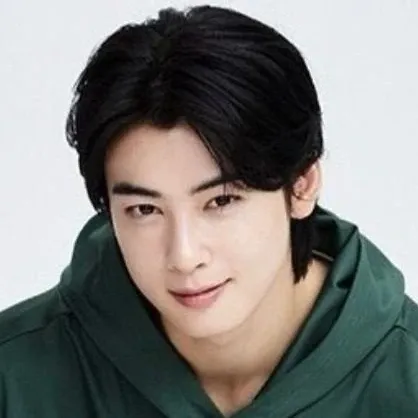 Behind-the-scenes cut of Cha Eunwoo