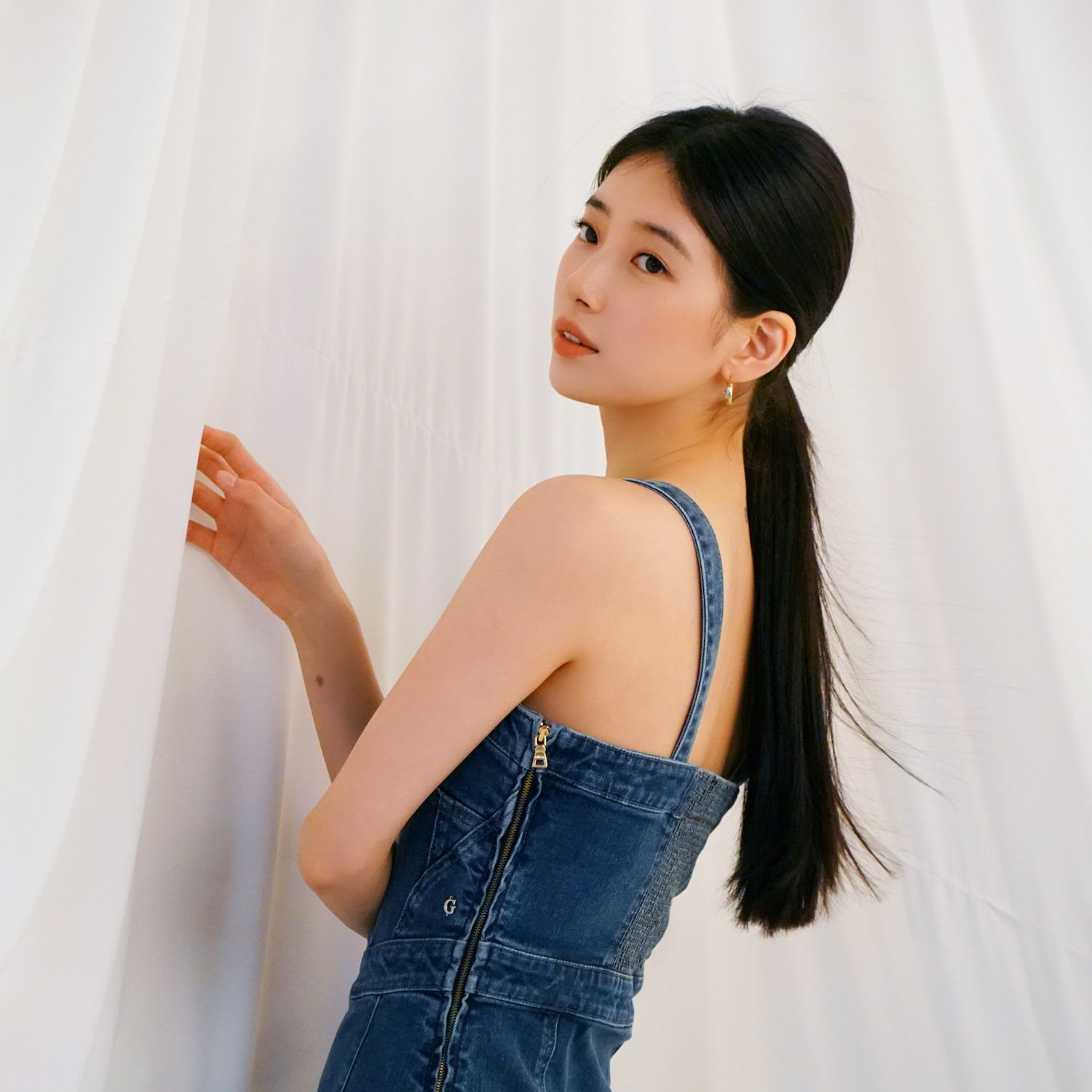 Behind-the-scenes cut of Bae Suzy
