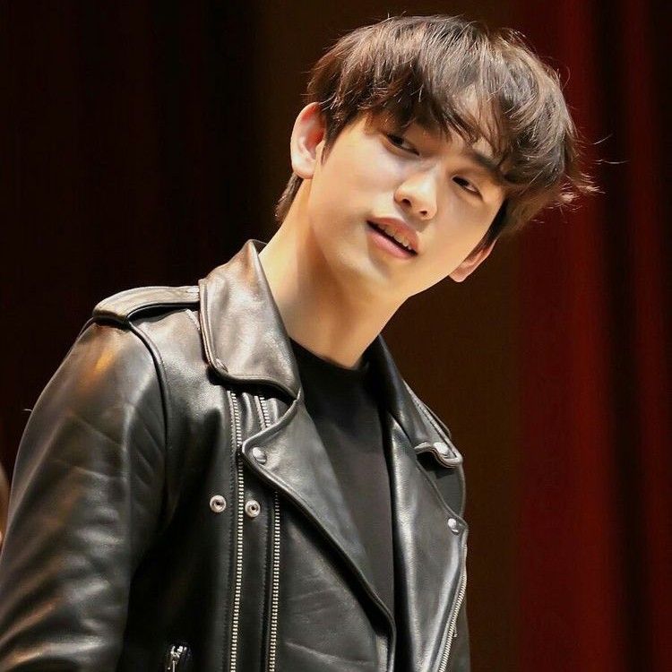 Cuplikan di balik layar dari Park Jinyoung