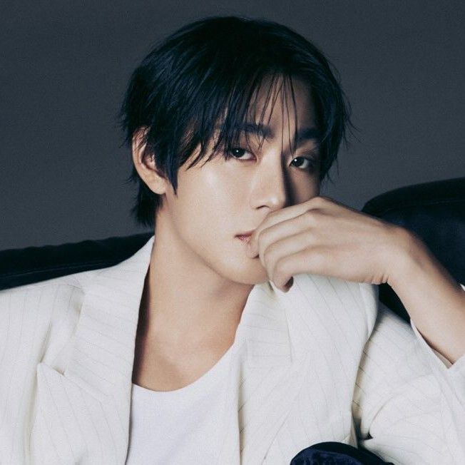 Behind-the-scenes cut of Ahn Hyoseop