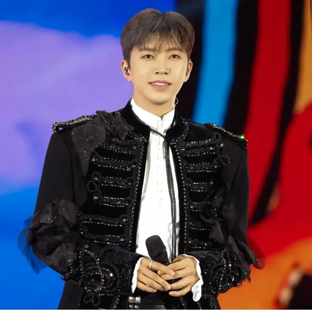 Behind-the-scenes cut of Lim Youngwoong