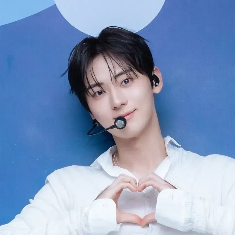Recent activity shot of Hwang Minhyun