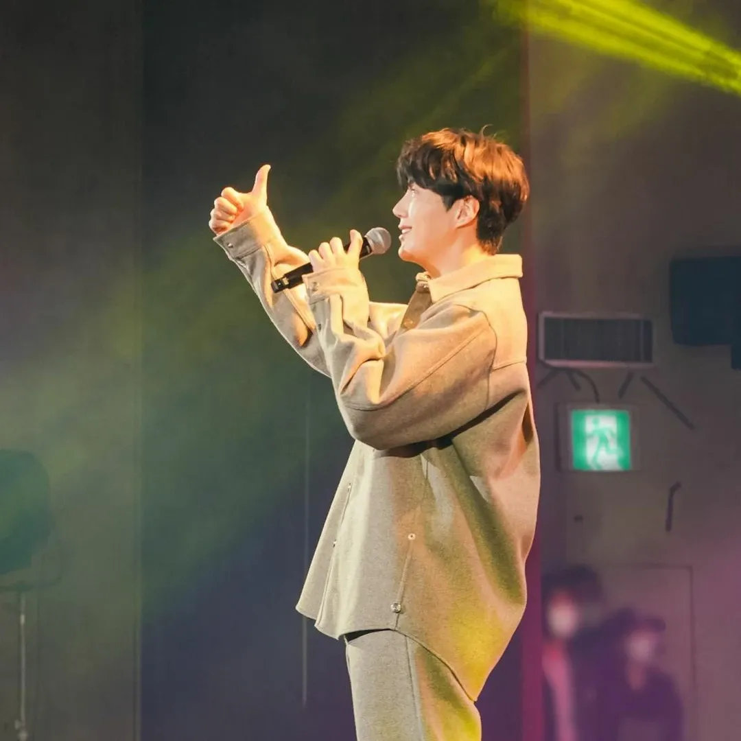 Behind-the-scenes cut of Kim Seonho