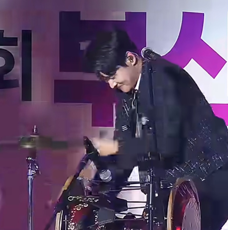 Behind-the-scenes cut of Park Seojin