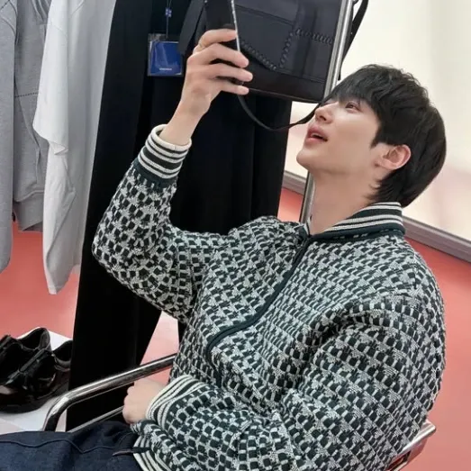 Latest photo of Byeon Wooseok