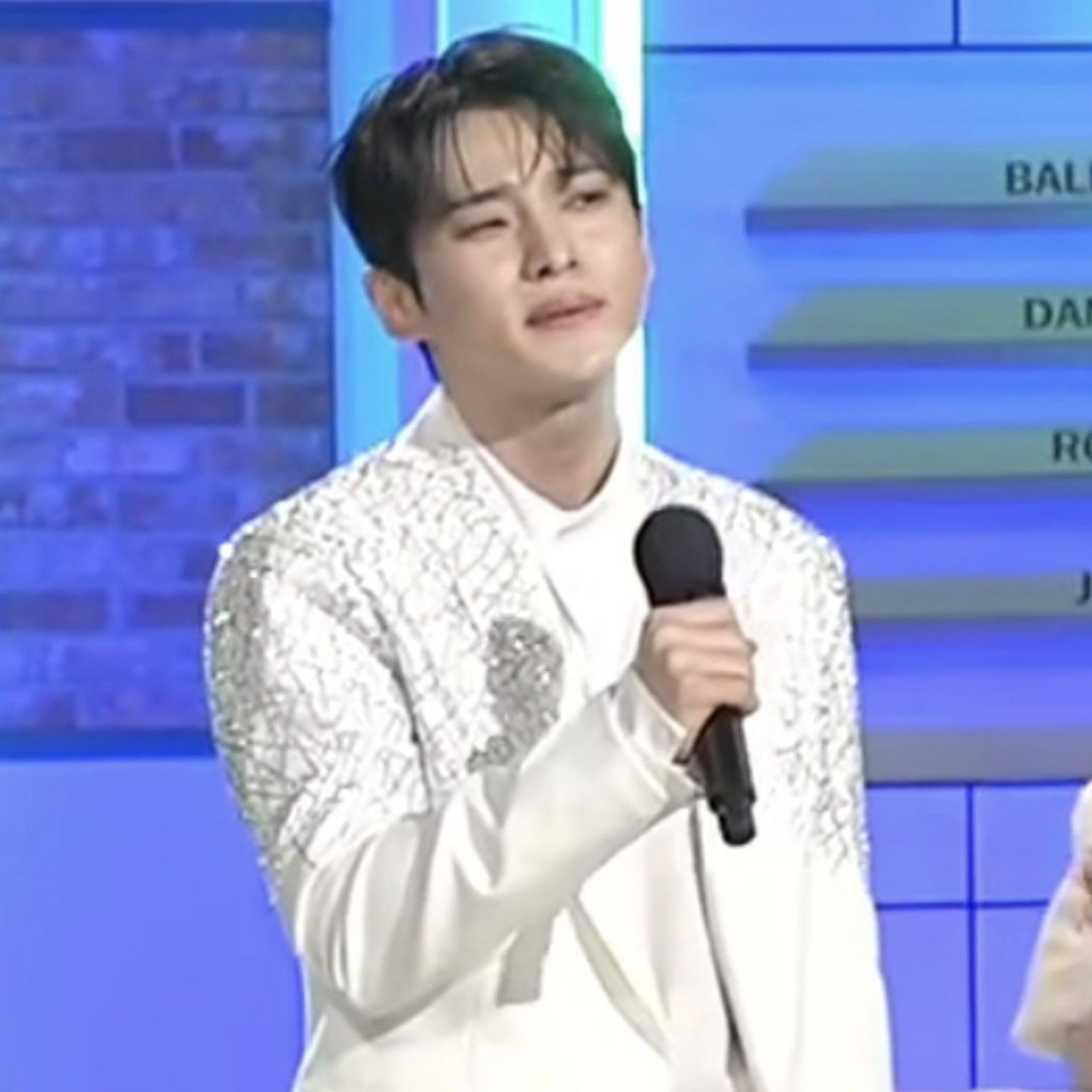 Behind-the-scenes cut of Seong Ri