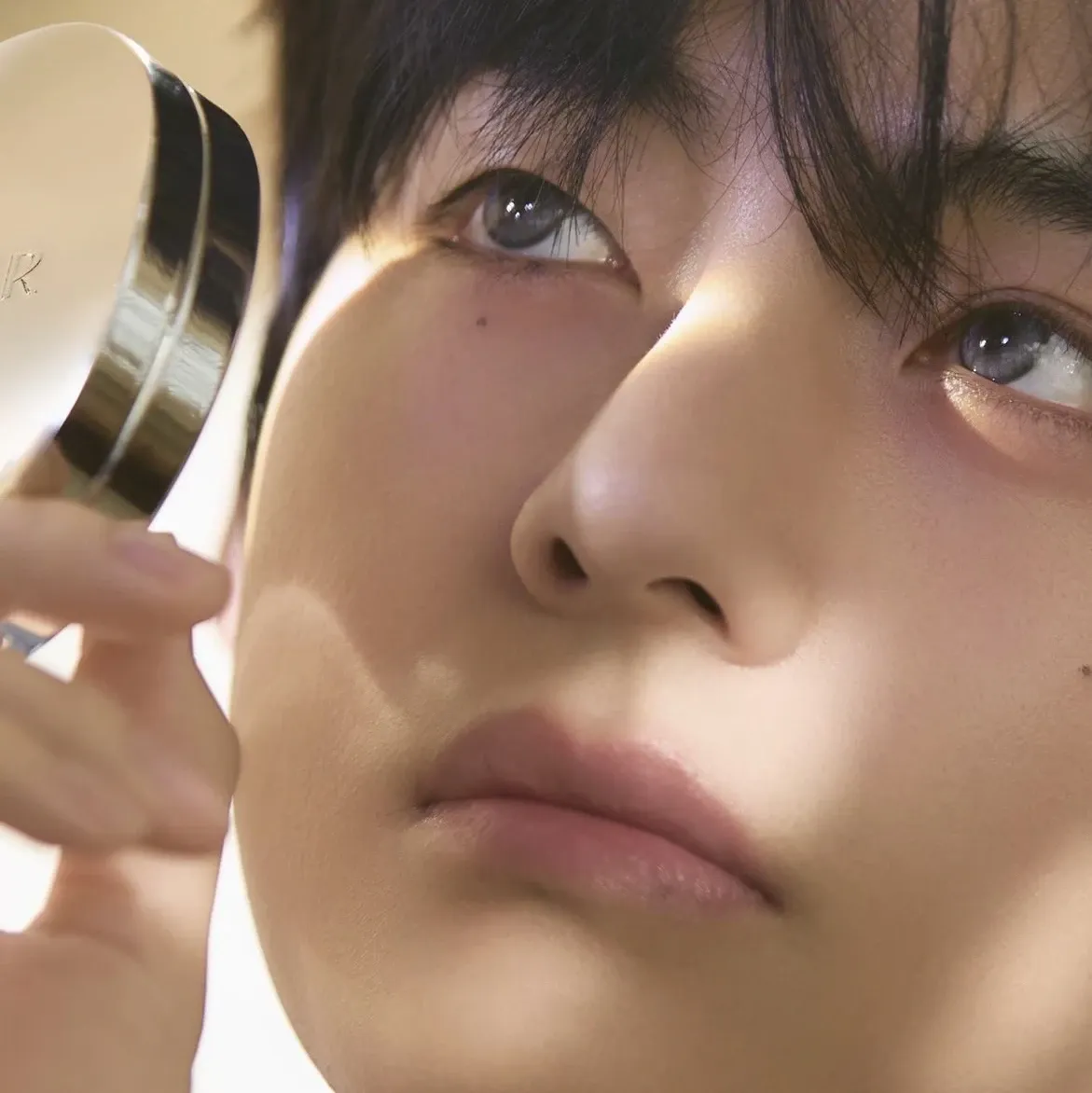 Recent activity shot of Kim Taehyung (V)