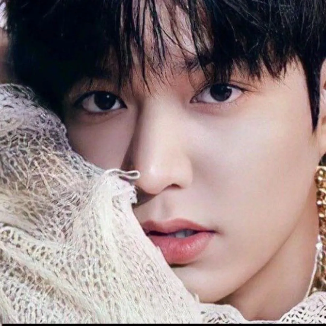 Behind-the-scenes cut of Lee Minho