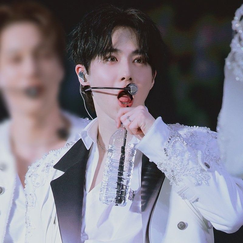A moment captured by a fan of Suho