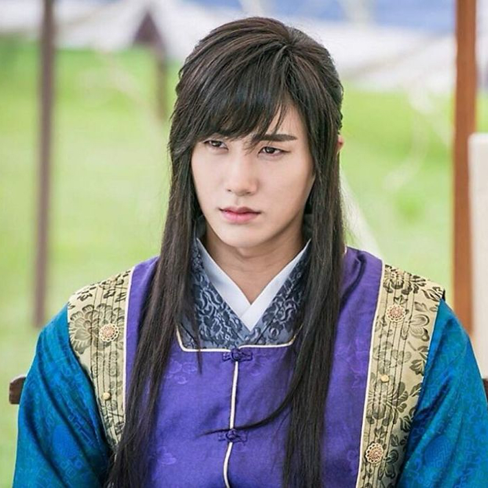 A moment captured by a fan of Park Hyungsik