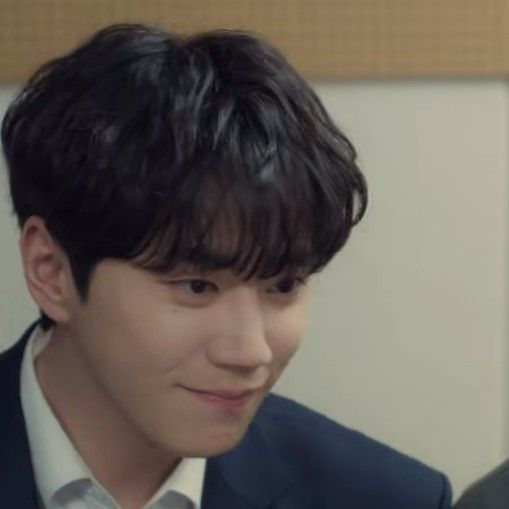 Behind-the-scenes cut of Lee Junyoung