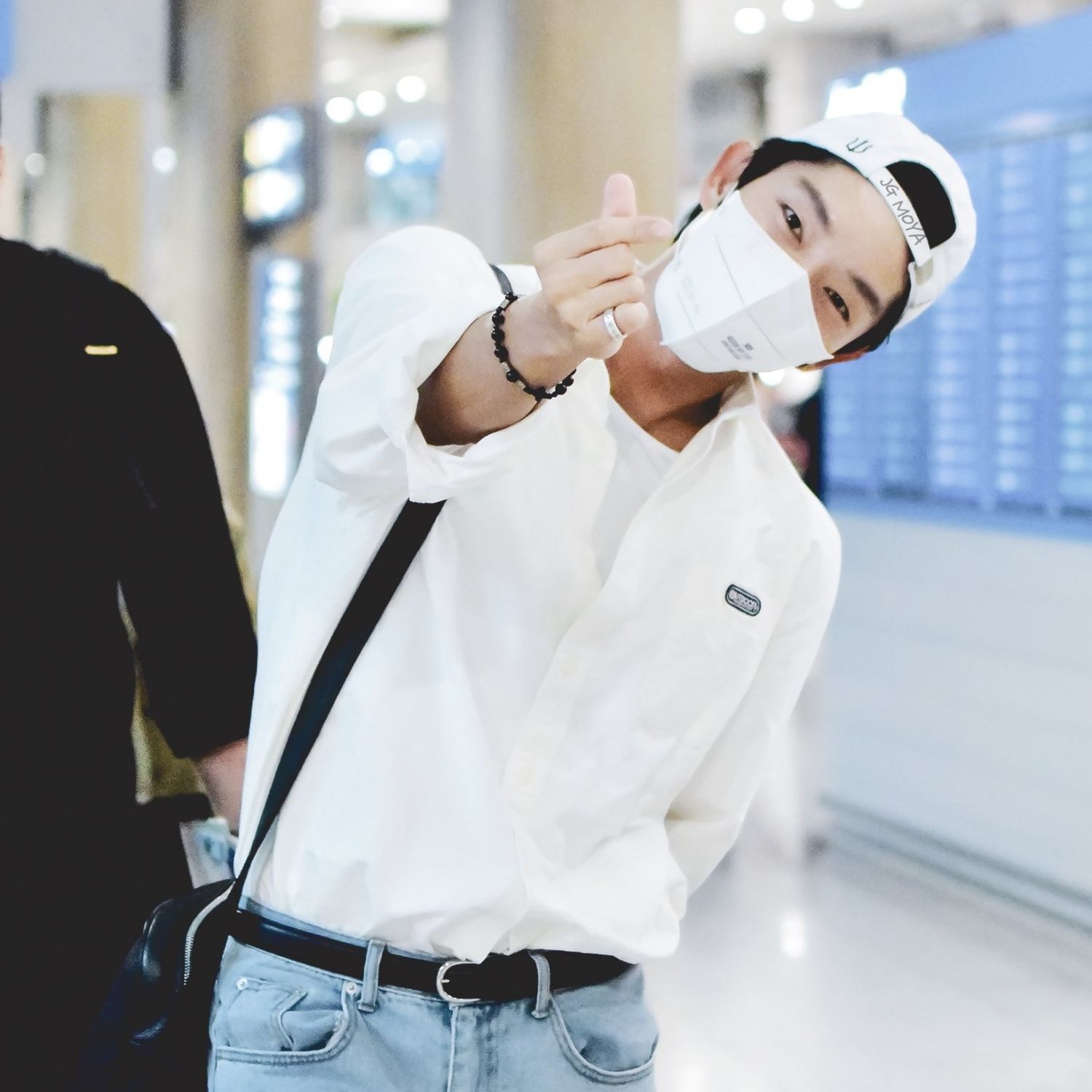 Behind-the-scenes cut of Lee Joongi