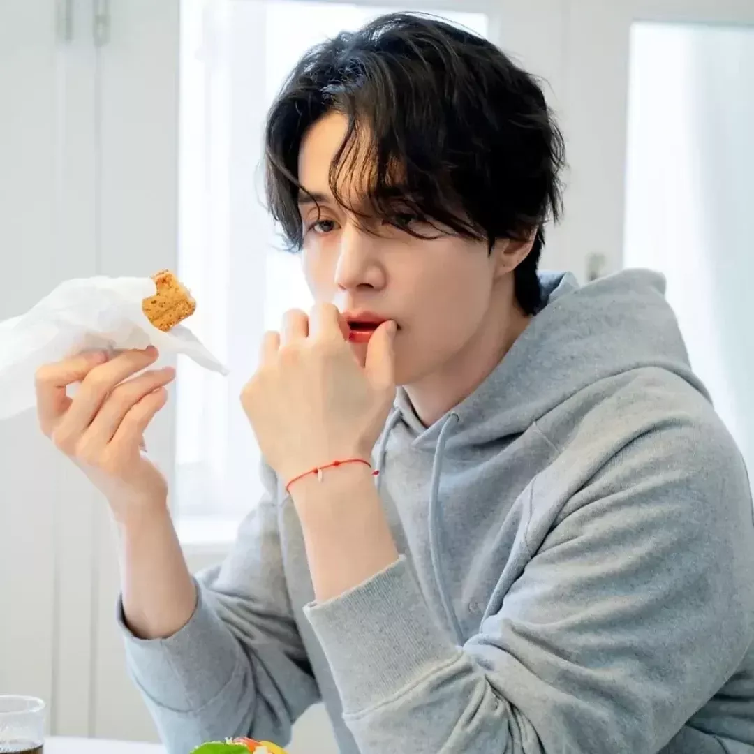 Behind-the-scenes cut of Lee Dongwook