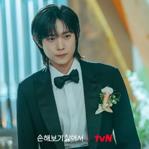 Behind-the-scenes cut of Kim Youngdae