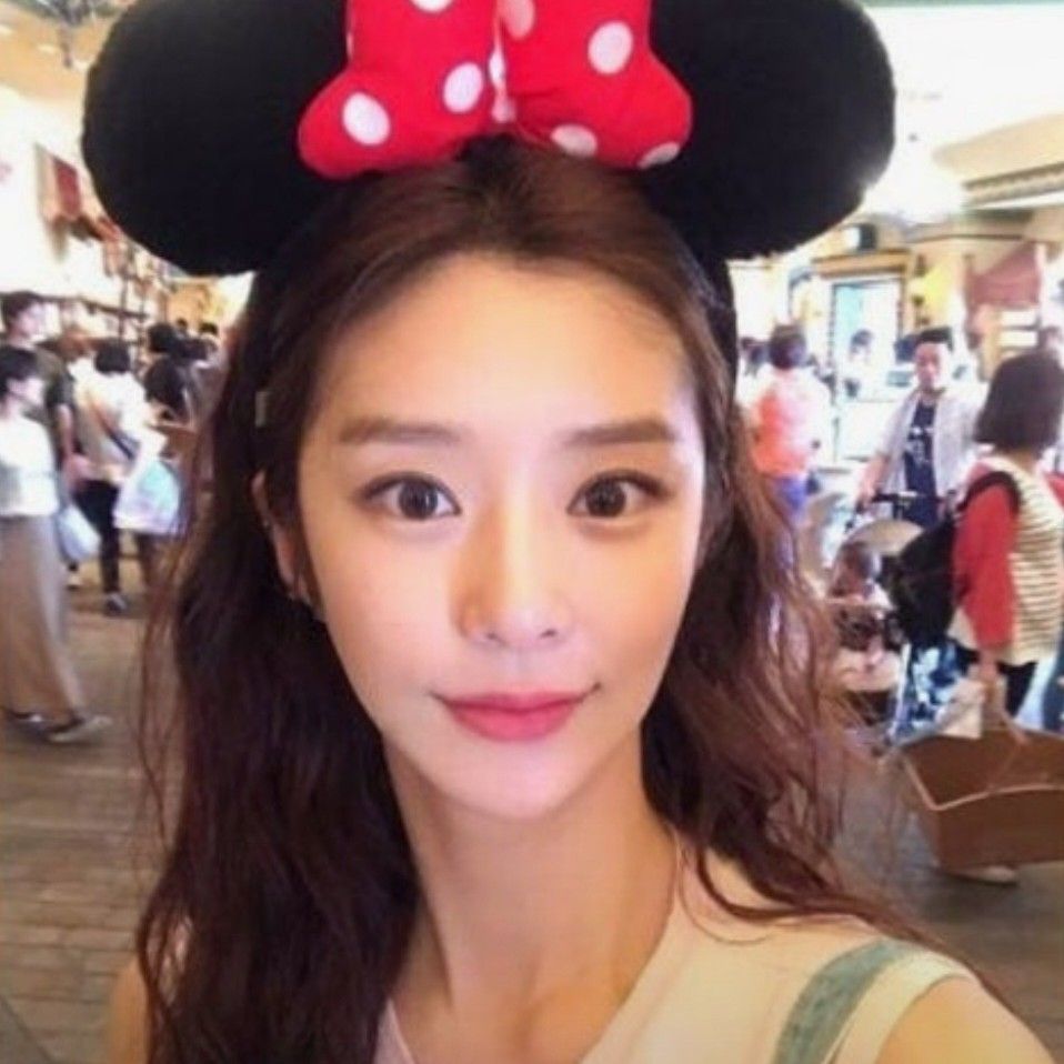 Behind-the-scenes cut of Lee Joobeen