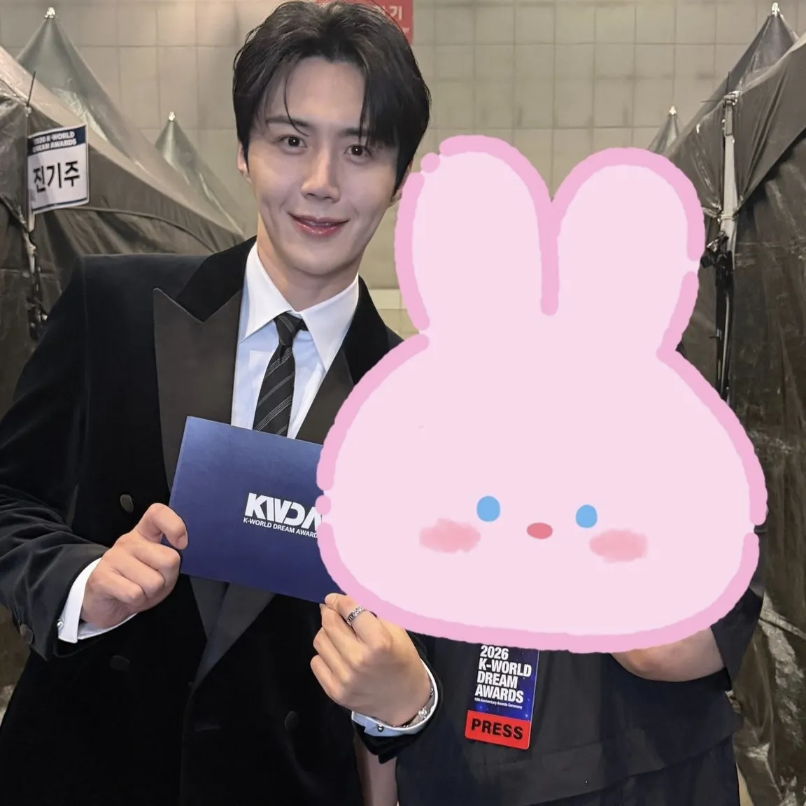 Behind-the-scenes cut of Kim Seonho