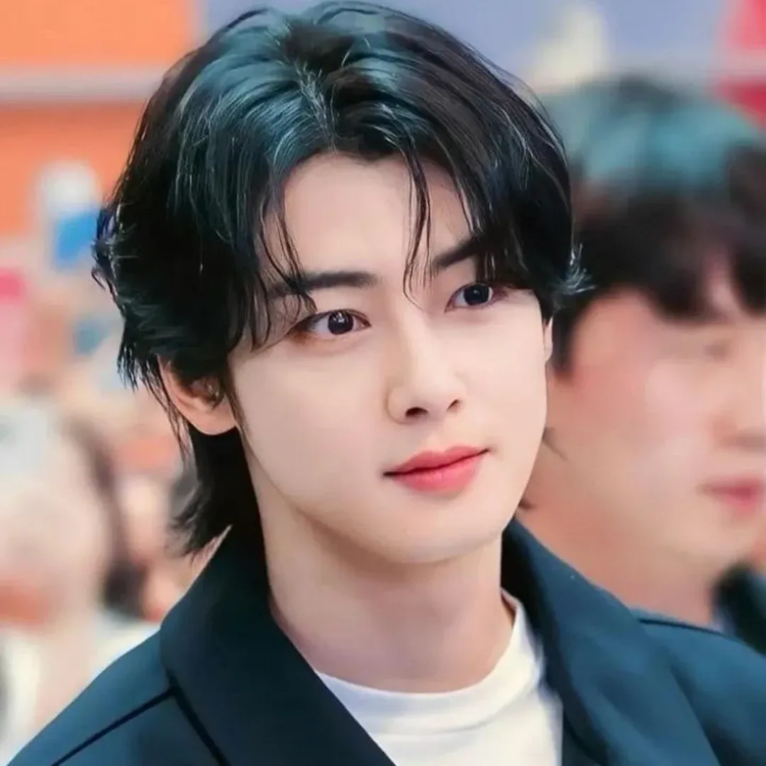 Latest photo of Cha Eunwoo