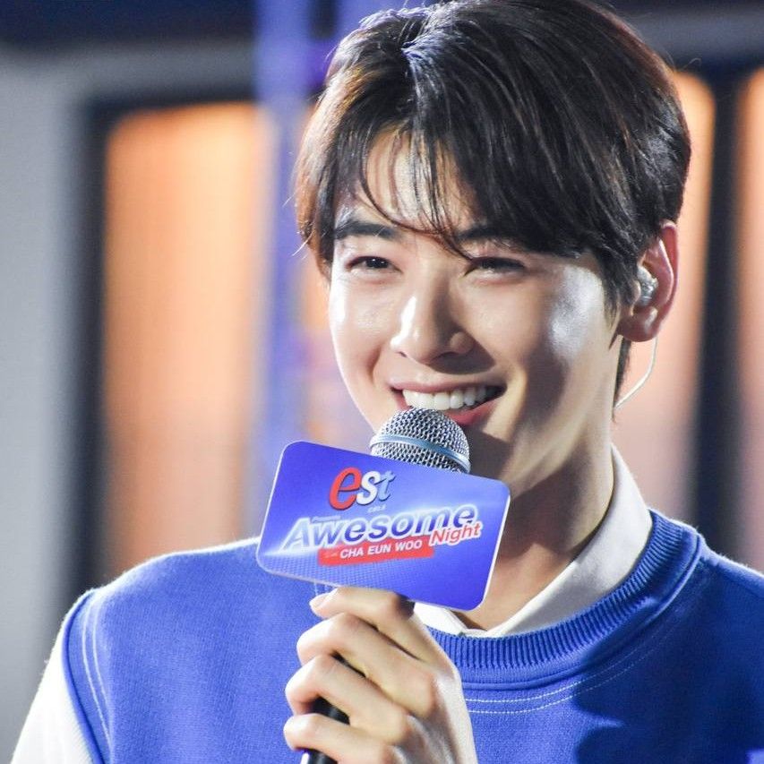 Behind-the-scenes cut of Cha Eunwoo