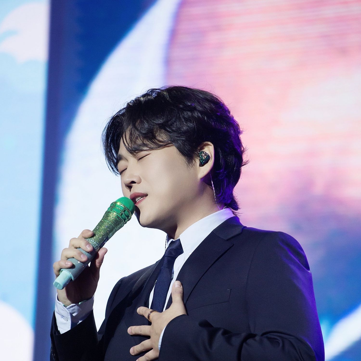 Behind-the-scenes cut of Hwang Youngwoong