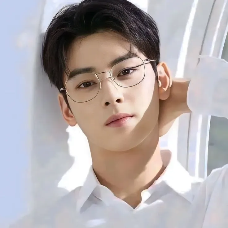 A moment captured by a fan of Cha Eunwoo
