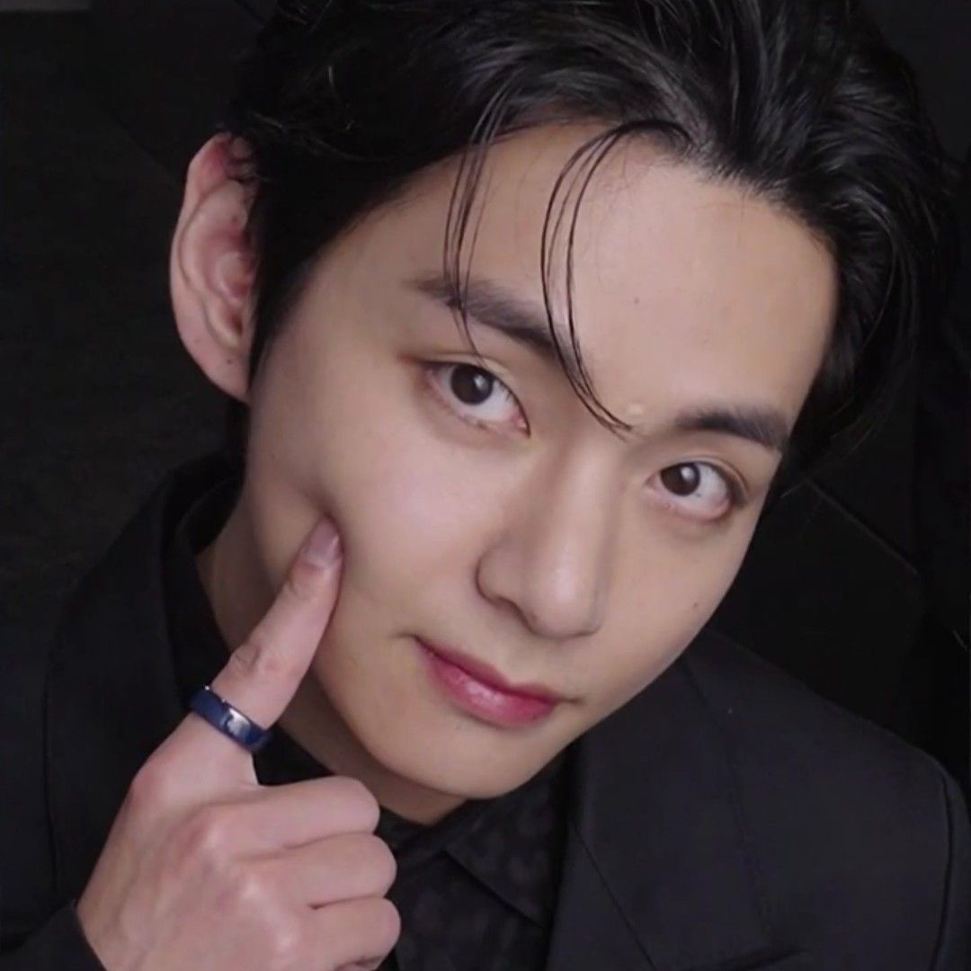 Recent activity shot of Kim Taehyung (V)