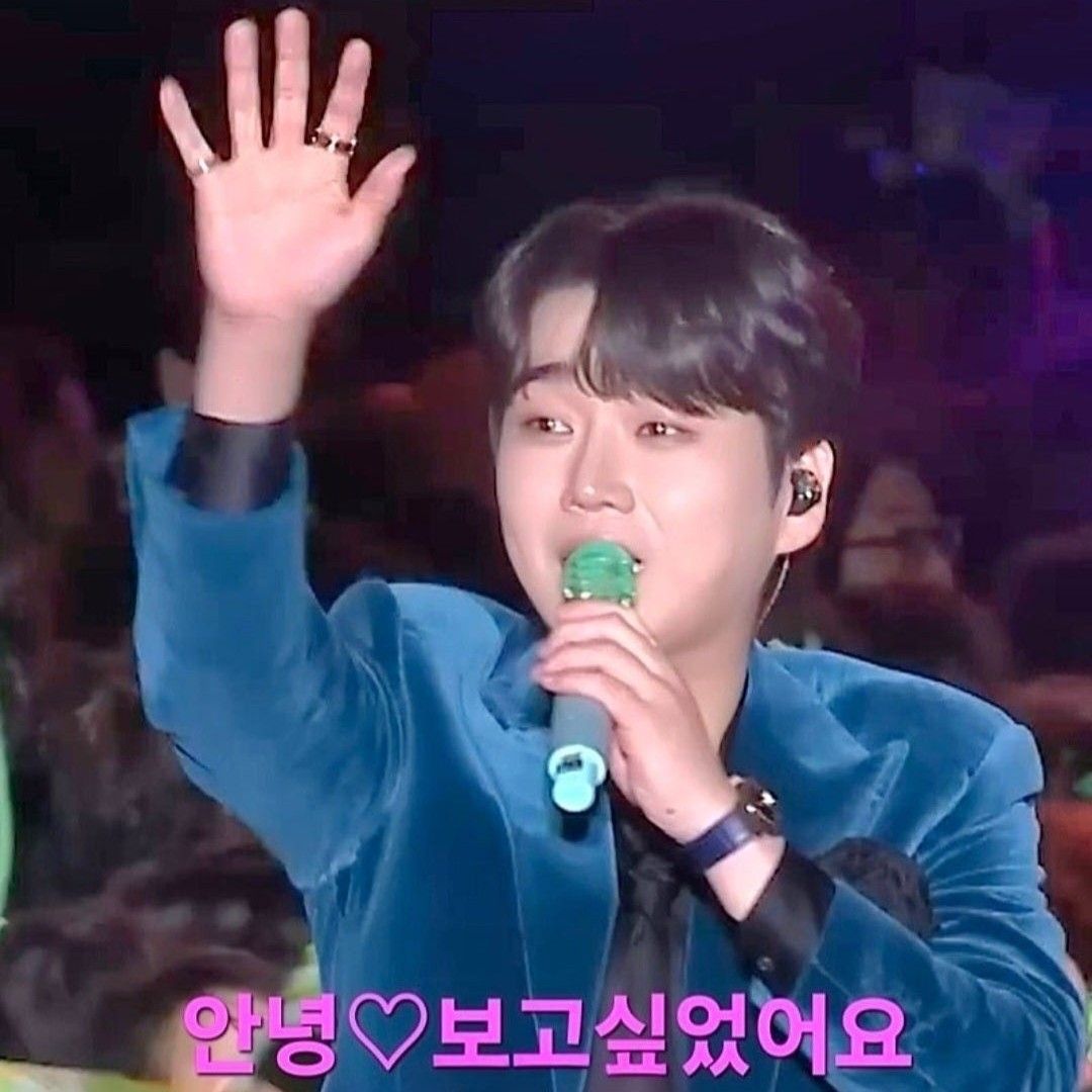 A moment captured by a fan of Hwang Youngwoong